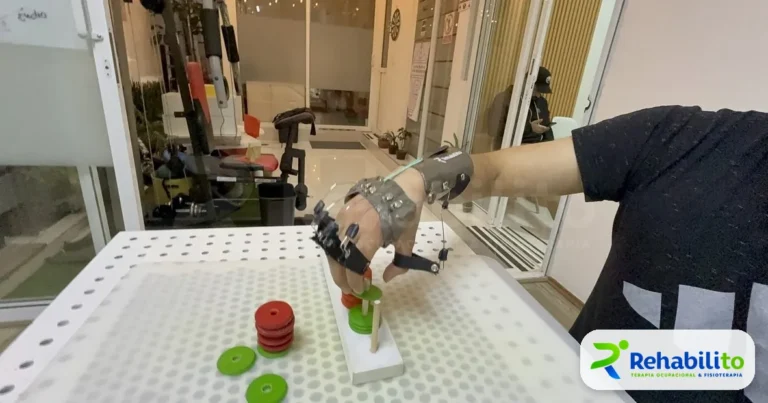 Órtesis dinámica en terapia. Ejercicio funcional en la clínica. RehabiliTO, CDMX