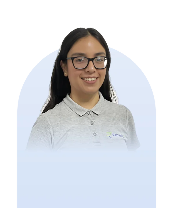 Estefana, fisioterapeuta y terapeuta de mano en RehabiliTO