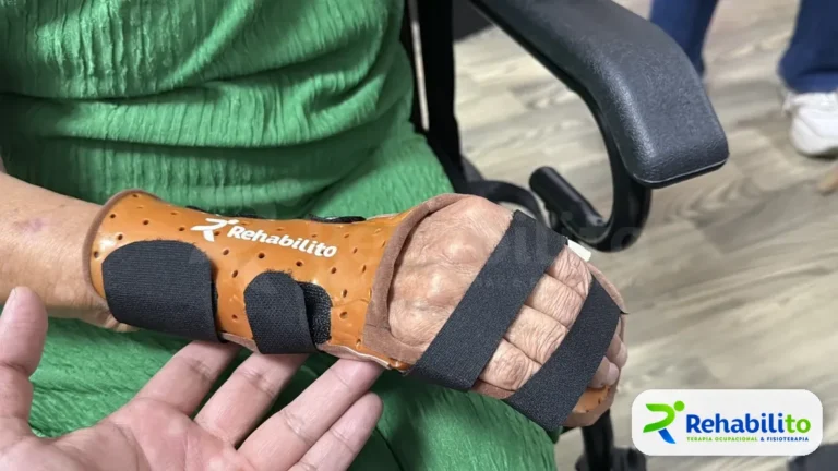 Órtesis de reposo de muñeca y mano. Termoplástico con logo RehabiliTO. RehabiliTO, CDMX
